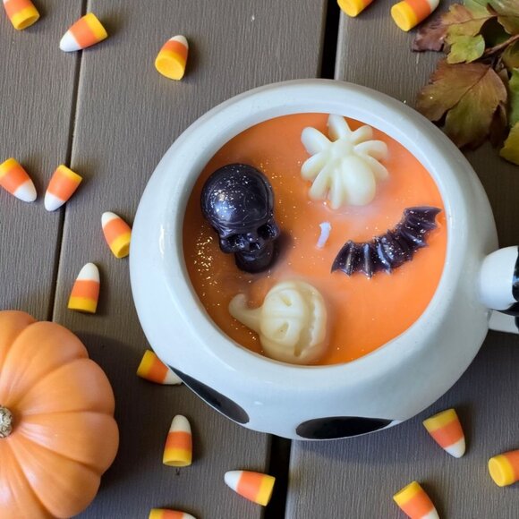 Handmade ✦ Boston Warehouse Skull Mug Candle ✦ Pumpkin Vanilla Coconut Soy Wax - Picture 4 of 8